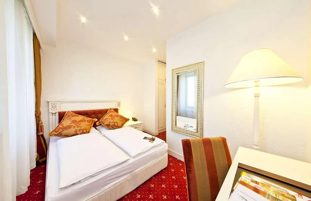 Hotel Unique Dortmund Hauptbahnhof 4*,